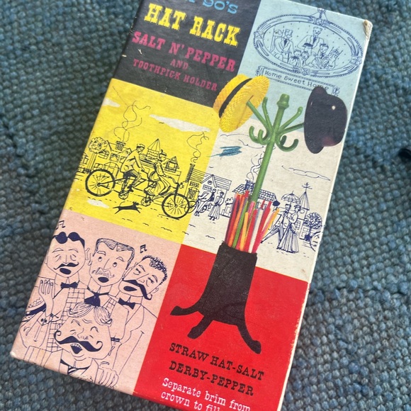 Vintage Salt and Pepper Shaker in original box - Picture 5 of 6